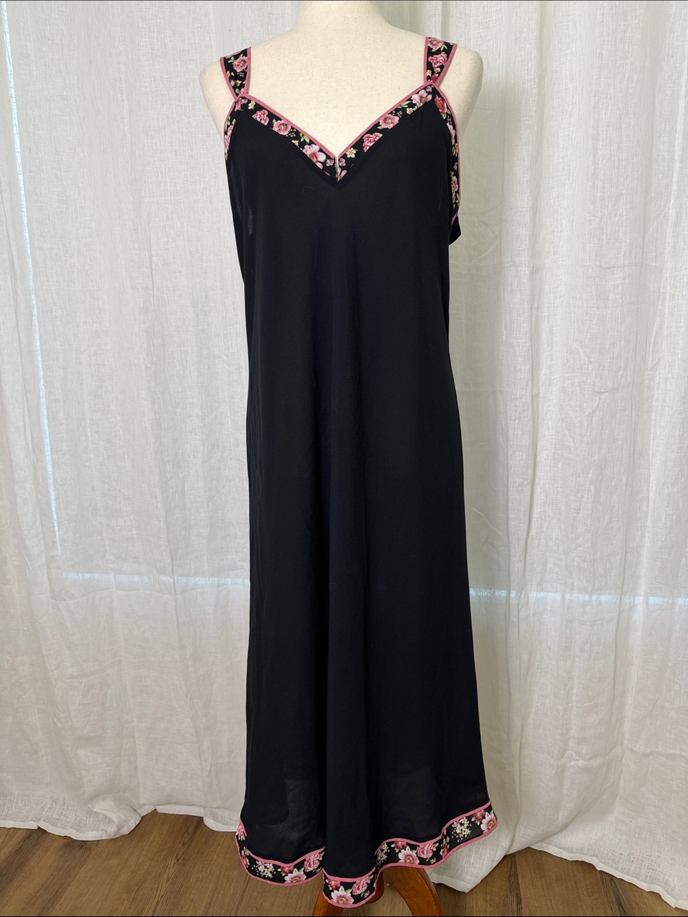 Oscar de la Renta Sleepwear Black Chemise with Pink Floral Embroidered Trim